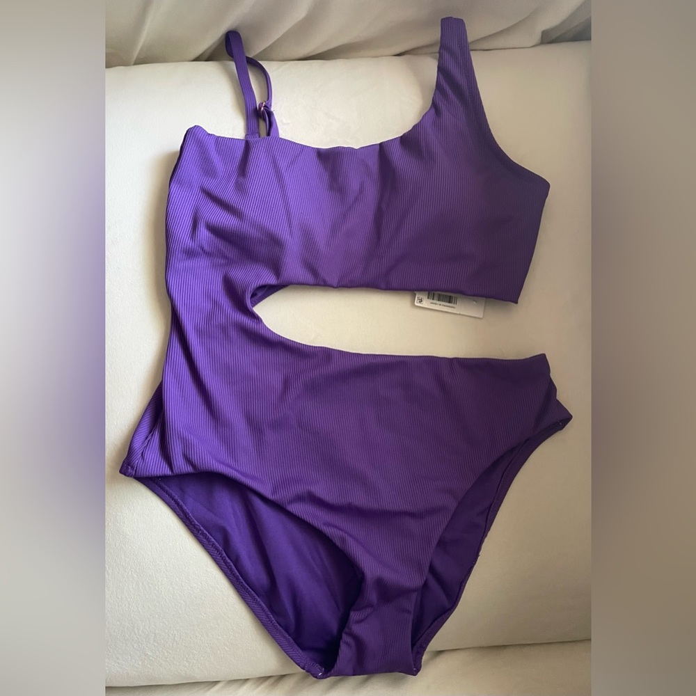 NWT Bar lll One Piece Swimsuit Size M Purple